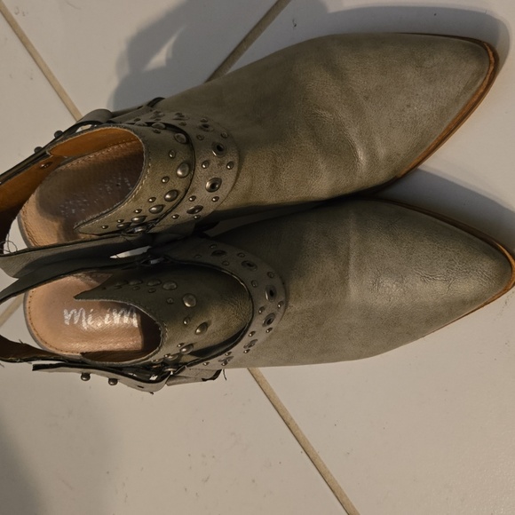 Studded Gray Women's Shoes - Picture 4 of 4